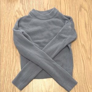 ALO snuggle up sweater. Steel grey color. Size medium. Excellent condition!!